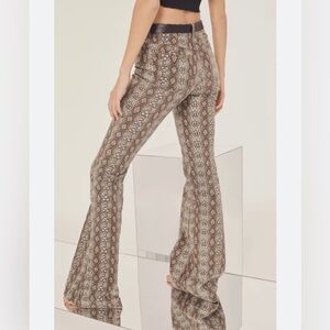 UO BDG 70s Inspired Midrise Stretchy Flare Snakeskin Print Jeans Size 27